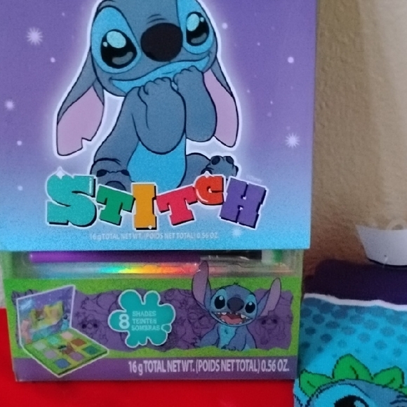 NWT Disney Stitch Shadow Pallet With Mirror+ Blue and Green Stitch Socks - Picture 7 of 13